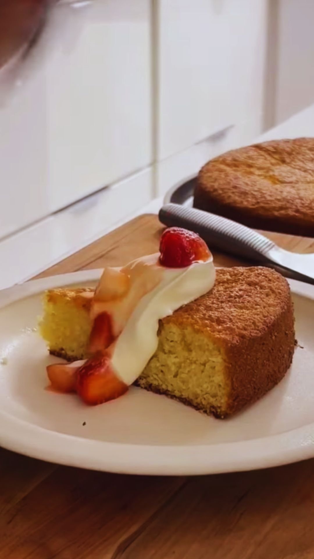 Zesty Lemon Cream Cheese Dump Cake: A Refreshing No-Fuss Dessert